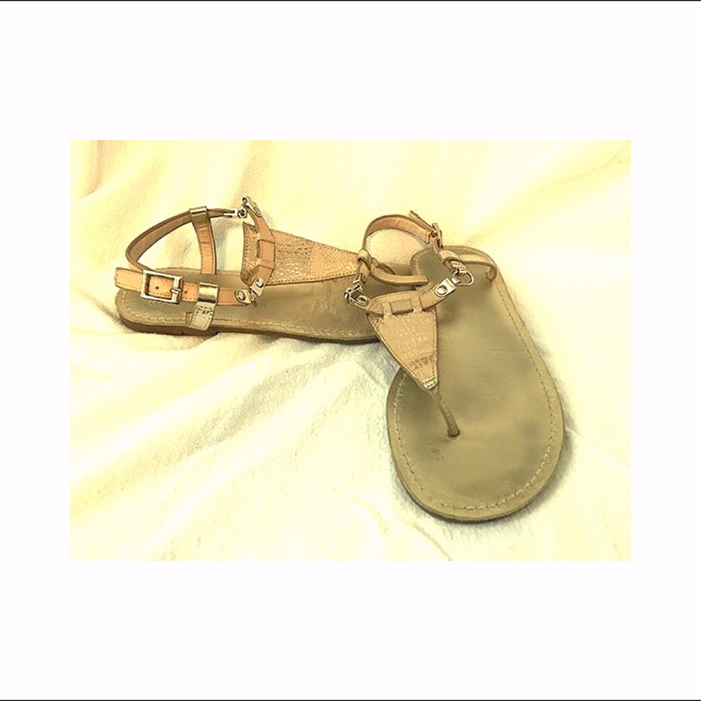 Vince Camuto tan/gold flat leather sandal